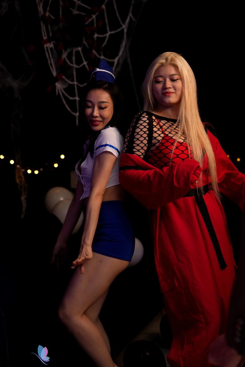 20P Slutty Chinese babe Li Zhiyan gets fucked hard at the Halloween party