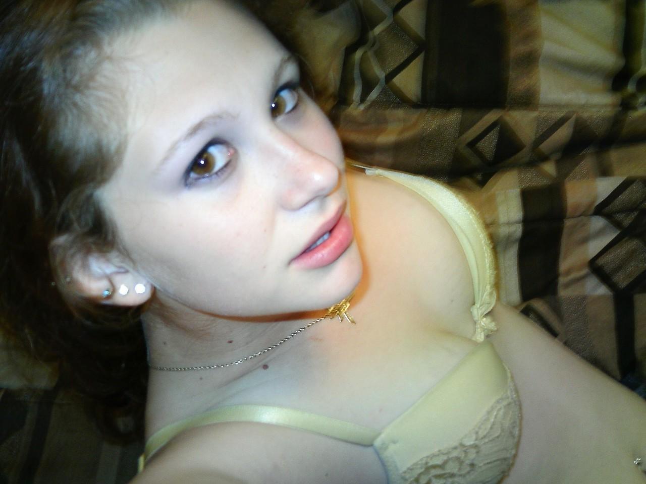 20P Young amateur teases with her juicy tits in a bra while taking some selfies