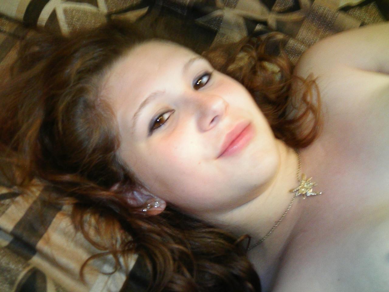 20P Young amateur teases with her juicy tits in a bra while taking some selfies