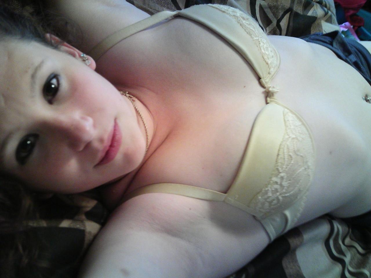 20P Young amateur teases with her juicy tits in a bra while taking some selfies