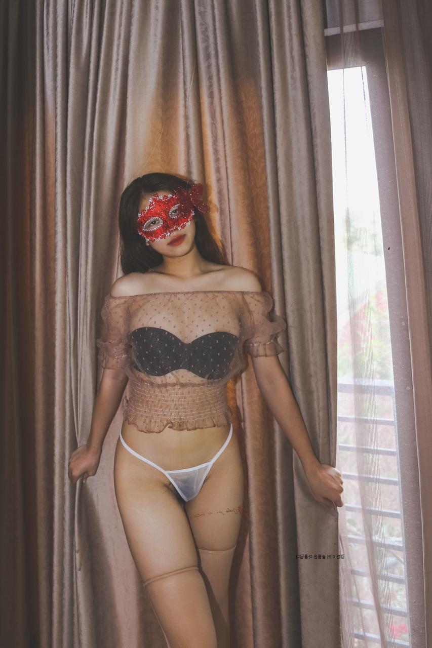 20P Masked Asian model Kikitami teases with her curves and hairy pussy