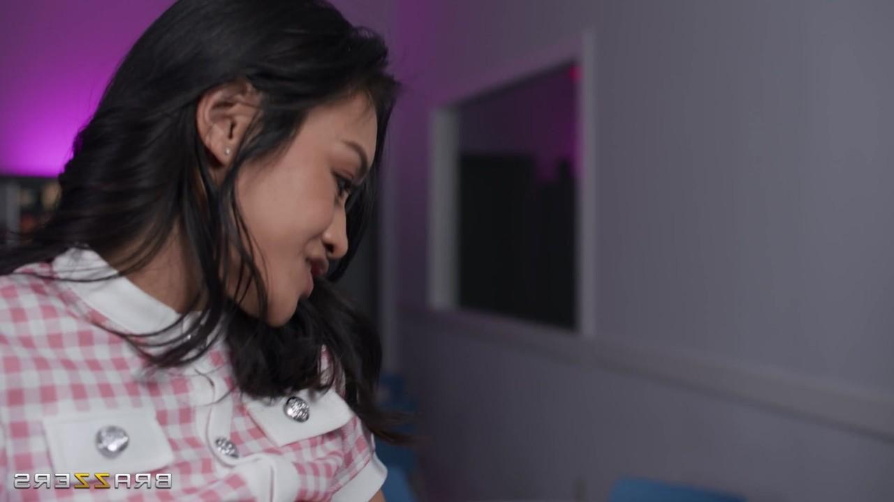 20P Hot And Mean Clara Trinity, Jade Kimiko