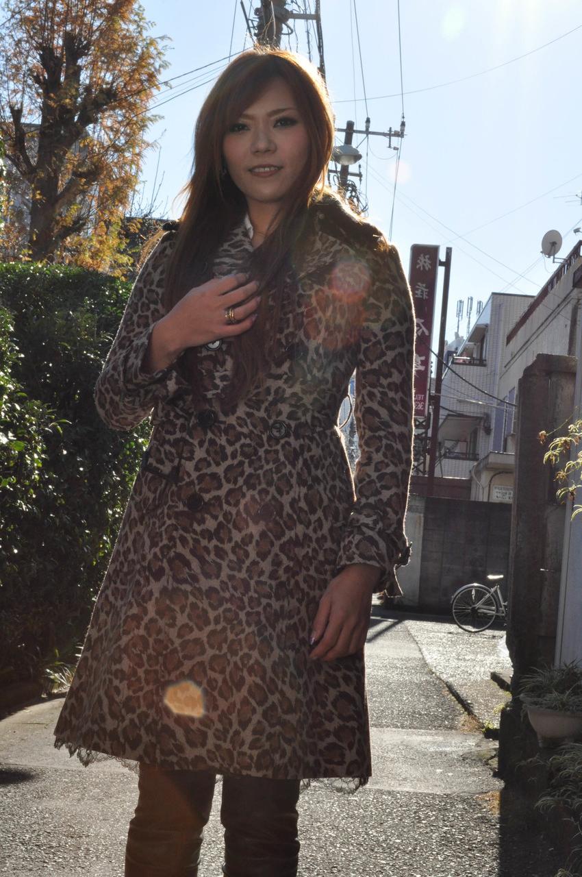 20P Beautiful Japanese redhead Mie poses in a hot outfit & flashes her panties