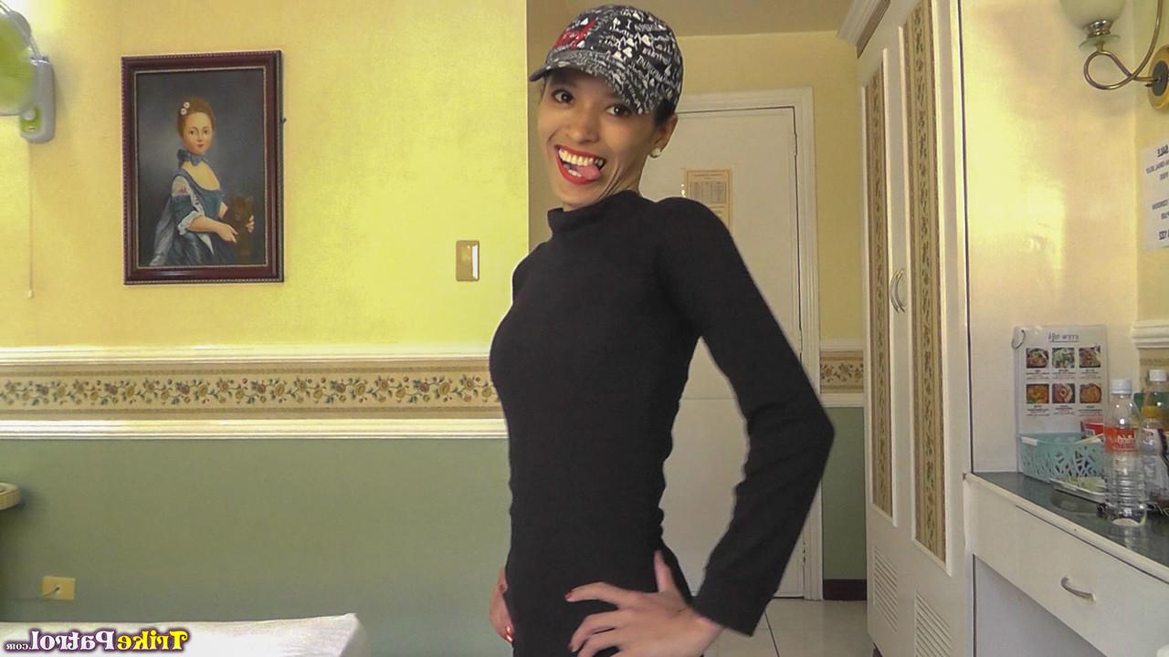 20P A magrinha filipina Rose Espiritu recebe um tratamento facial depois de ser fodida com força
