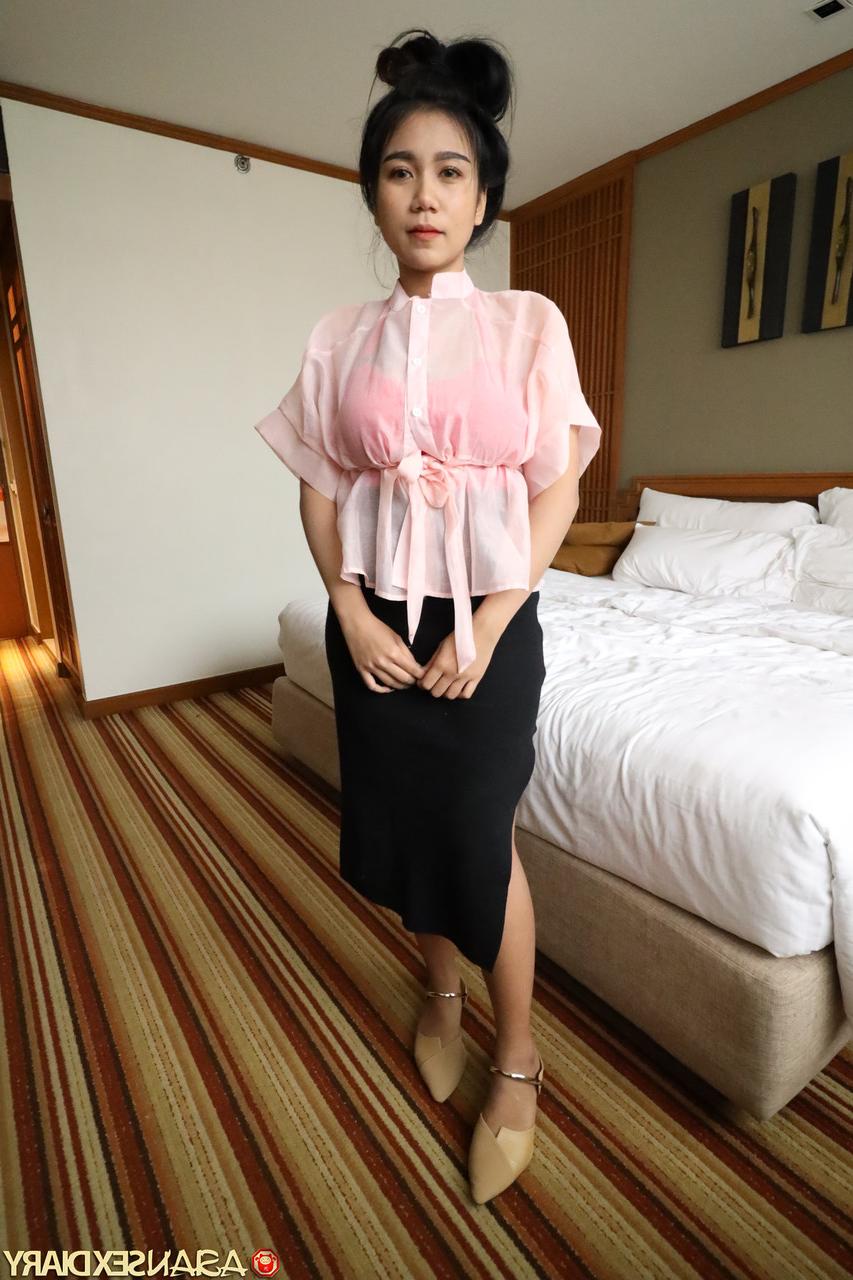 20P 巨尻の美しいアジア人美女キング D がハメ撮り後背位セックスを楽しむ