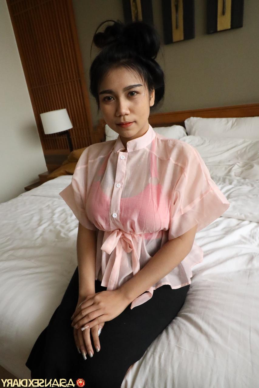 20P 巨尻の美しいアジア人美女キング D がハメ撮り後背位セックスを楽しむ