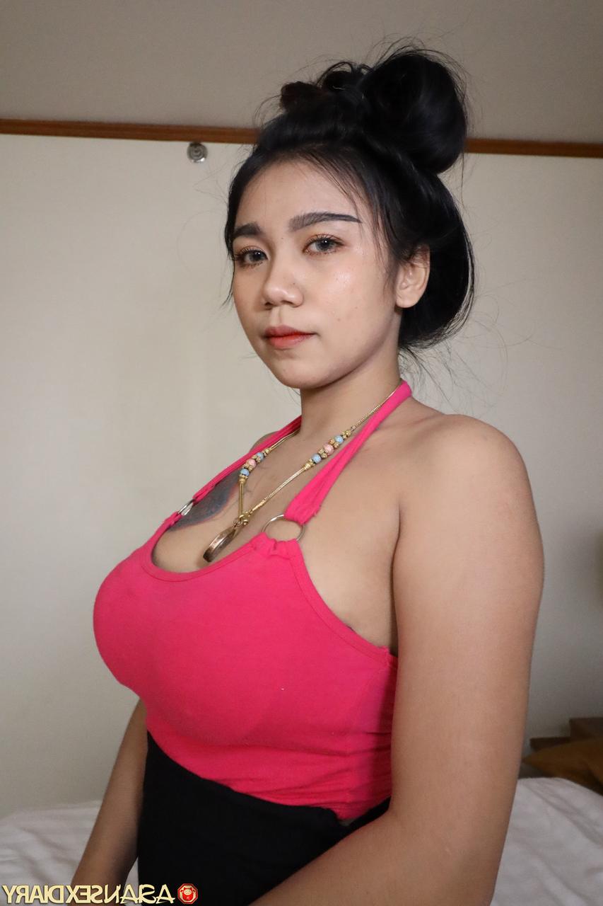 20P 巨尻の美しいアジア人美女キング D がハメ撮り後背位セックスを楽しむ