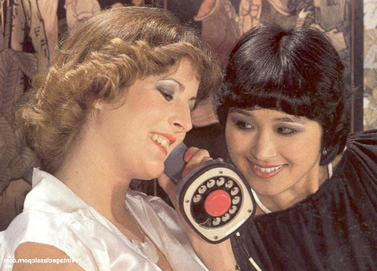 20P Lindas esposas safadas compartilham paus grandes em um quarteto vintage escaldante