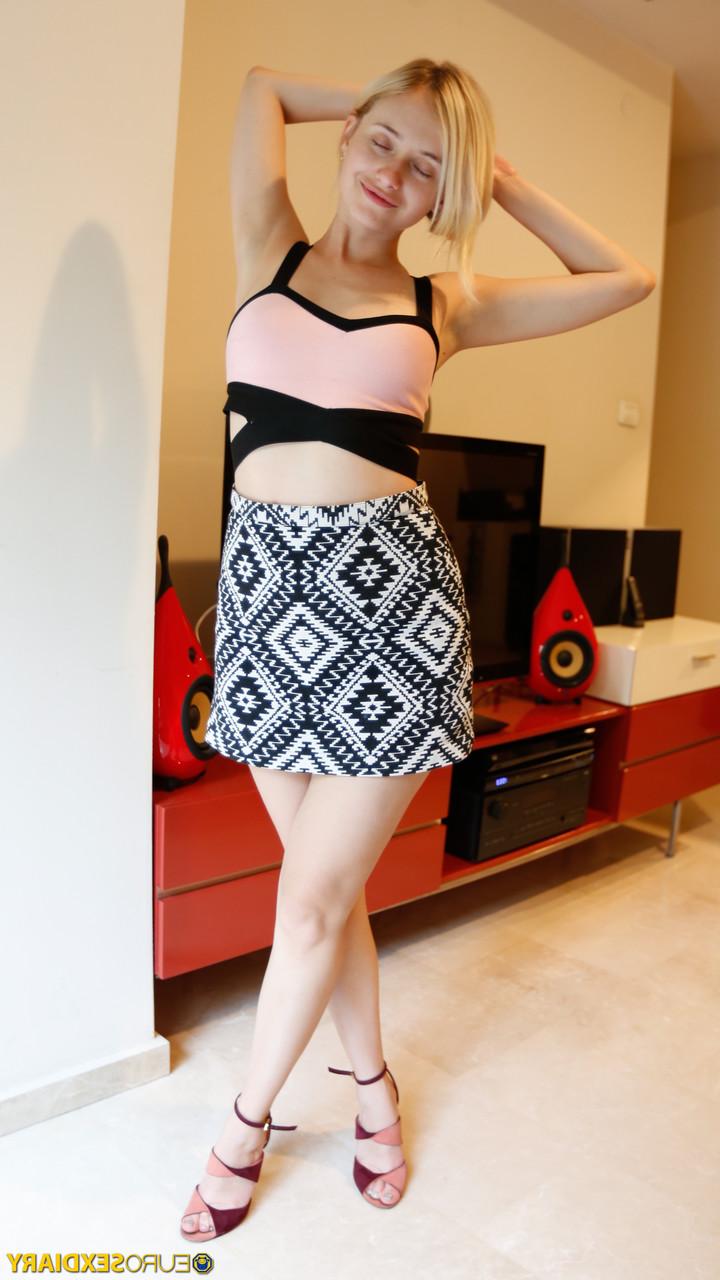20P Beautiful babe Sunny enjoys hardcore POV sex after a sexy striptease