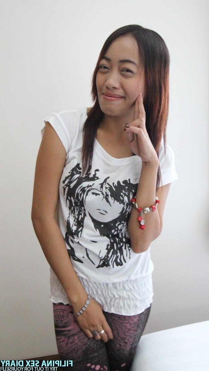 20P Petite Asian babe Anza posing in her white shirt and sexy leggings
