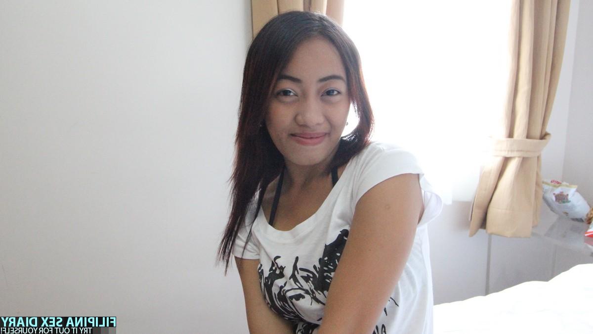 20P Petite Asian babe Anza posing in her white shirt and sexy leggings