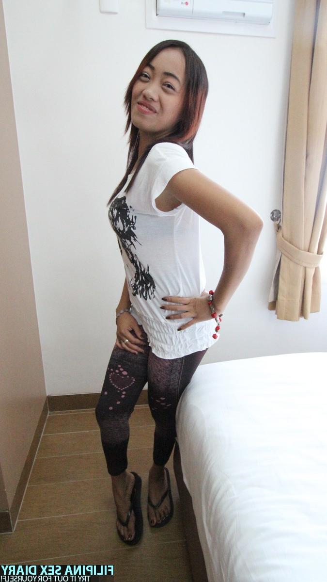 20P Petite Asian babe Anza posing in her white shirt and sexy leggings