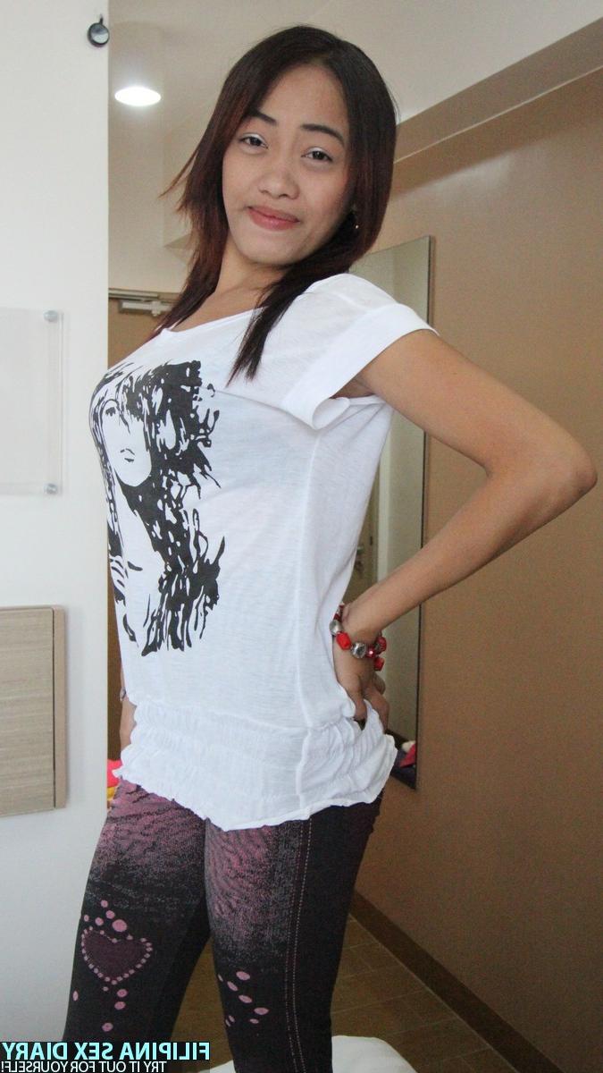 20P Petite Asian babe Anza posing in her white shirt and sexy leggings