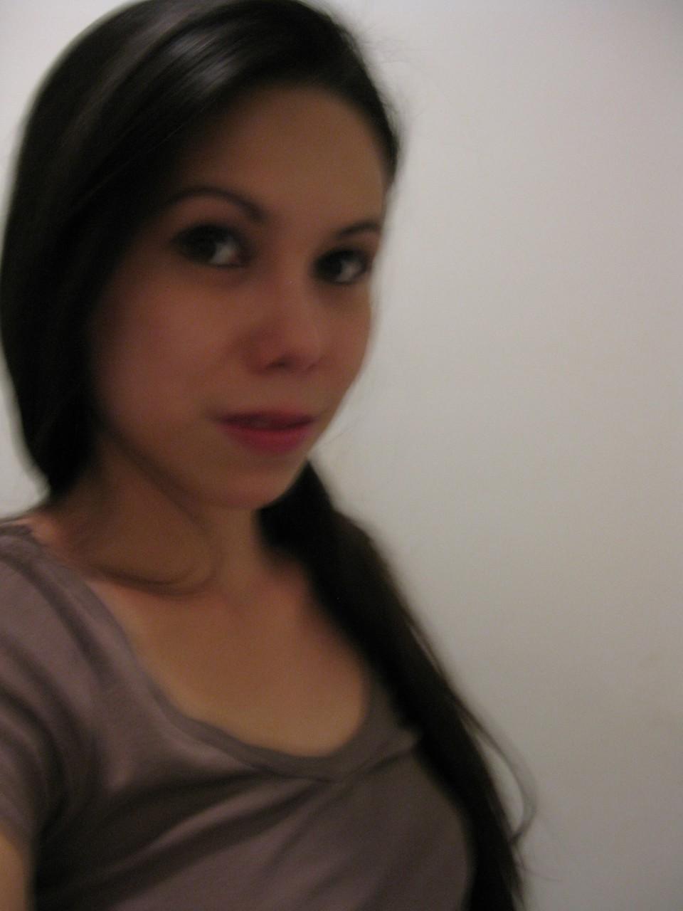 20P La joven amateur mae muestra sus lindas tetas y su fabuloso culo de cerca