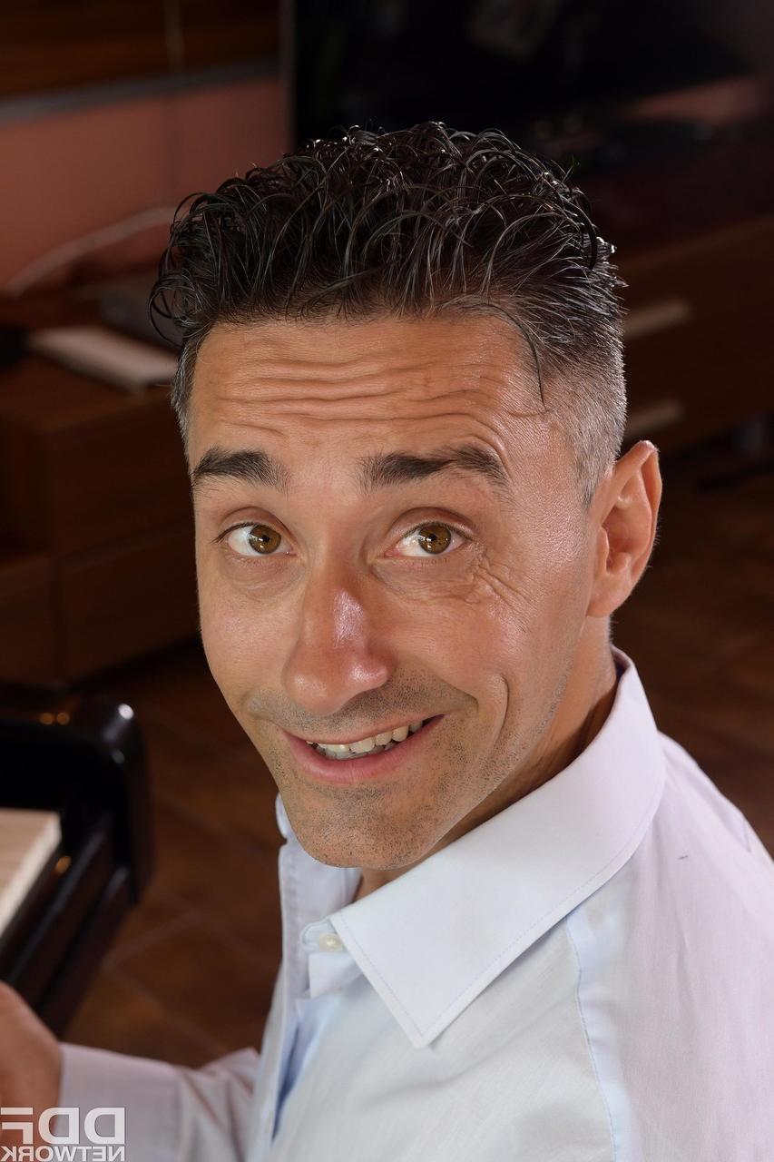 17P Horny Florane Russell interrupts musician hubby & gets brutal fuck & facial