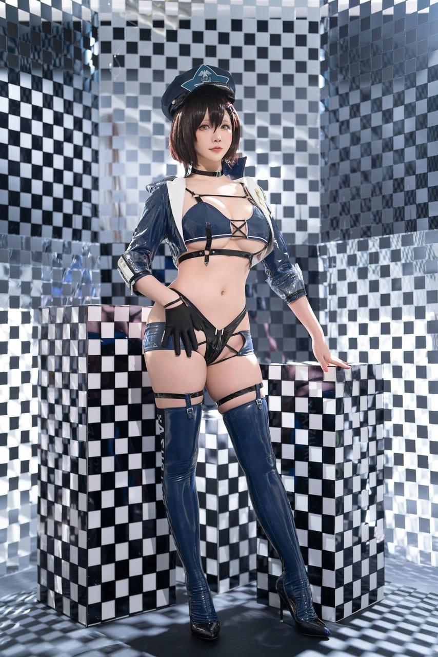 10P Boneca asiática de silicone Azur Lane mostra seu corpo gostoso em sua roupa provocante