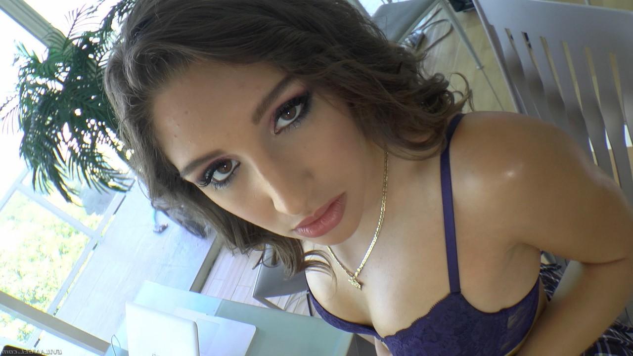 17P Dominatrix Abella Danger verpasst Chad Diamond einen harten Analfick