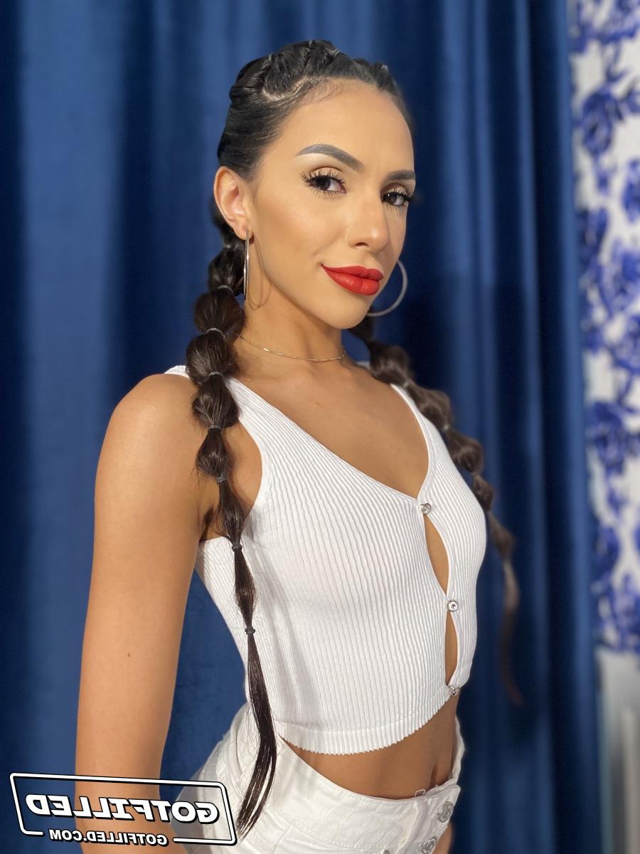 20P A adolescente morena Hime Marie dá um rimjob antes que a porra do POV aconteça