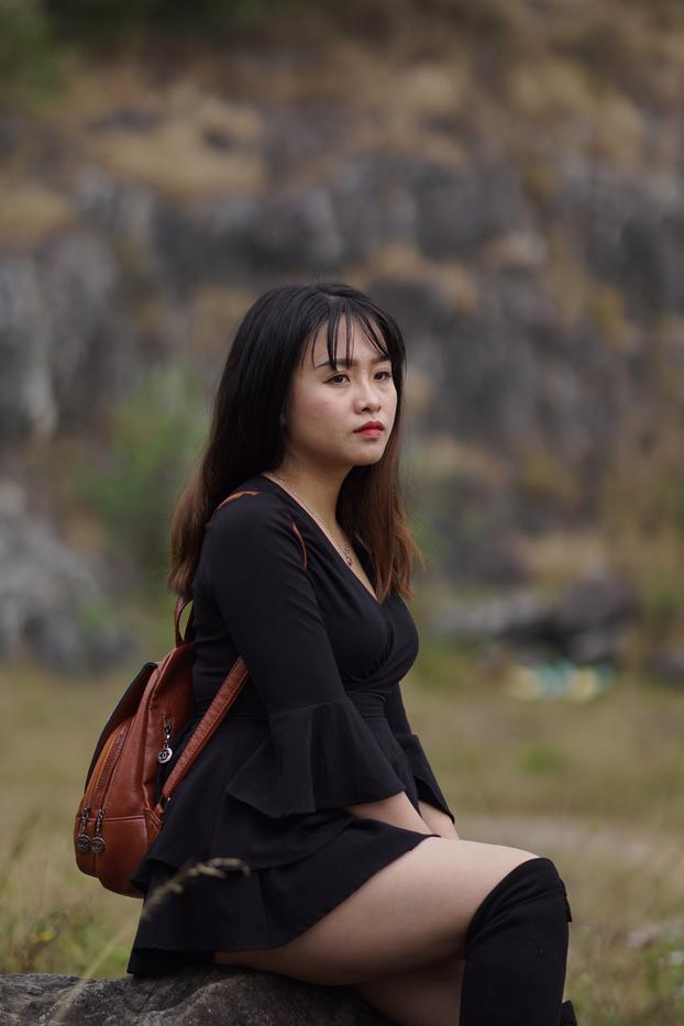 20P Gorgeous Asian babe posing in her black dress and boots in nature