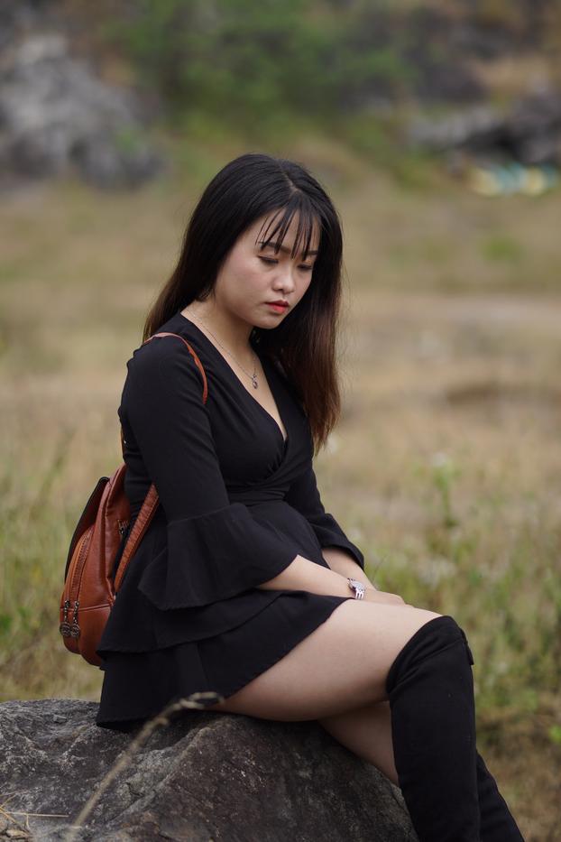 20P Gorgeous Asian babe posing in her black dress and boots in nature