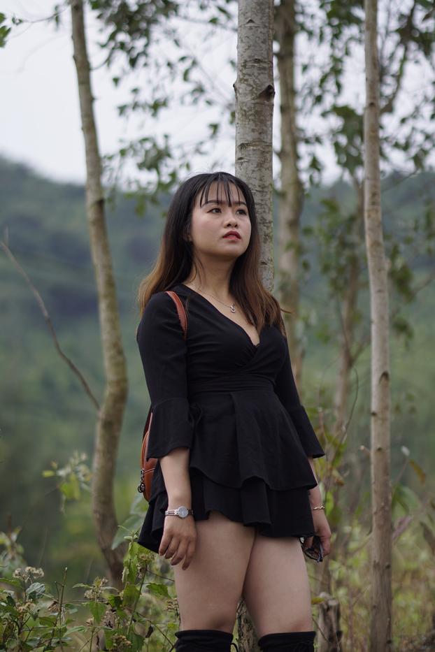 20P Gorgeous Asian babe posing in her black dress and boots in nature