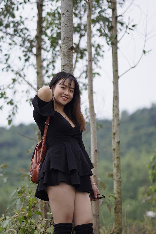 20P Gorgeous Asian babe posing in her black dress and boots in nature