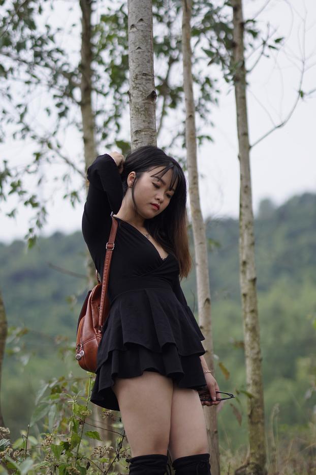 20P Gorgeous Asian babe posing in her black dress and boots in nature