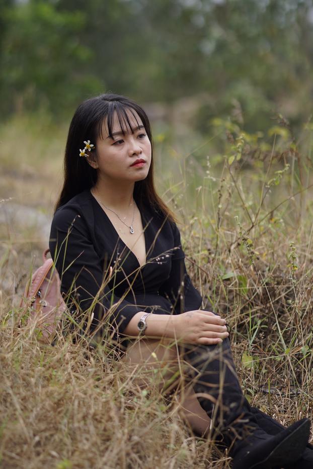 20P Gorgeous Asian babe posing in her black dress and boots in nature