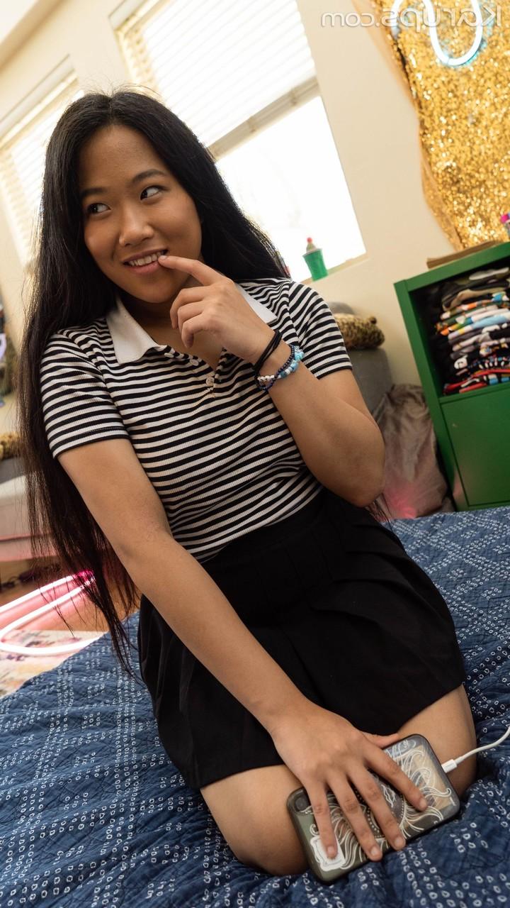 20P Adolescente gordita Alona Bloom follada en su gordo coño afeitado en POV