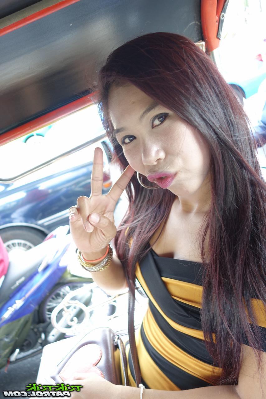 20P Die kleine asiatische MILF Kiwi verliert bei POV-Sex-Action ihre anale Jungfräulichkeit