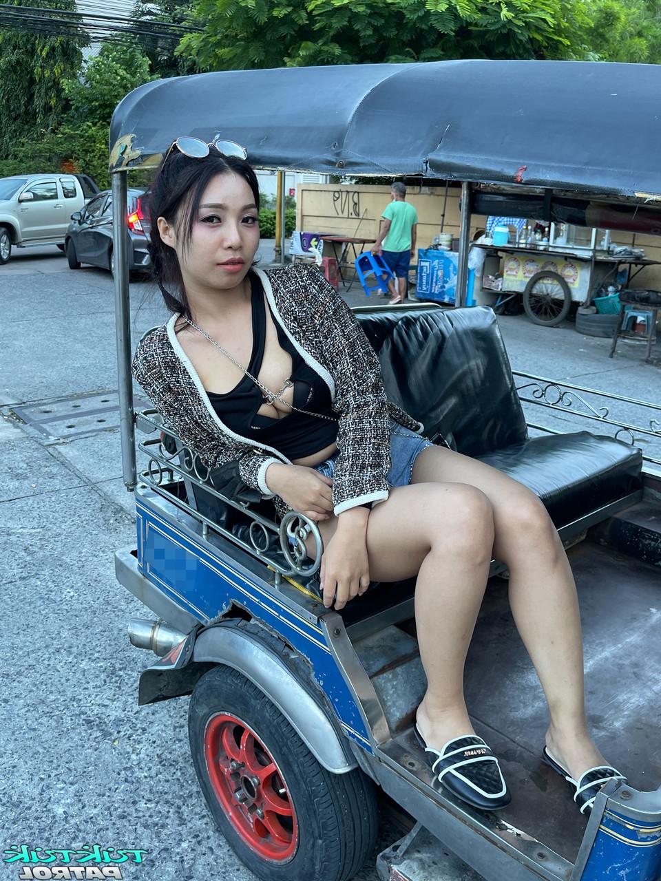 20P Die asiatische Amateurin Akita Thai wird eingeölt, gefickt und mit Sperma bespritzt