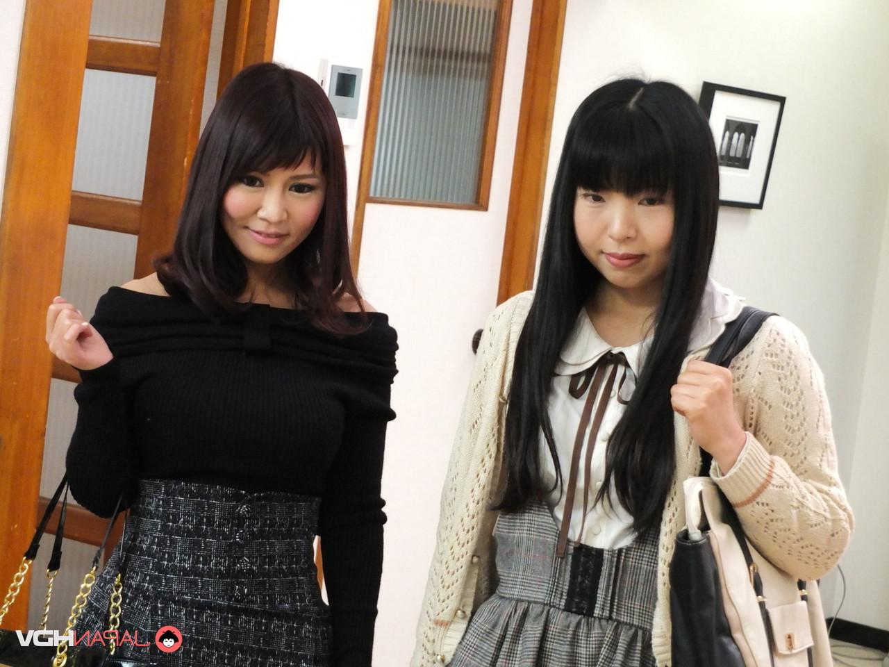 15P Das japanische Mädchen Amiru Kinohara gibt dem Freund ihrer Freundin Oralsex