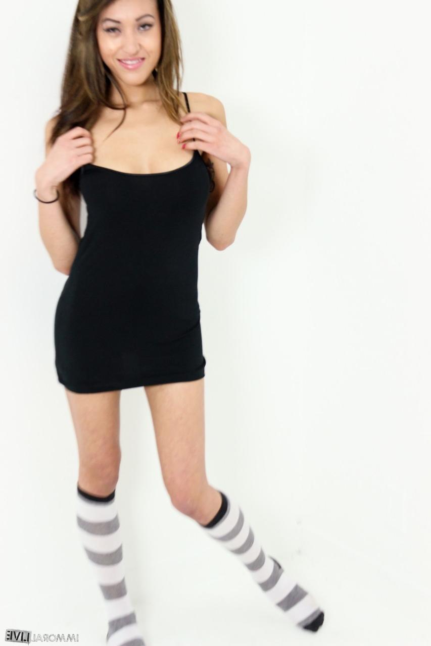 20P La estrella porno asiática jayden lee muestra sus grandes tetas y posa solo con calcetines