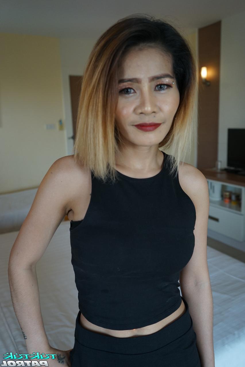 20P 巨乳熟女アミーはハメ撮りフェラをした後に徹底的にディッキングされる