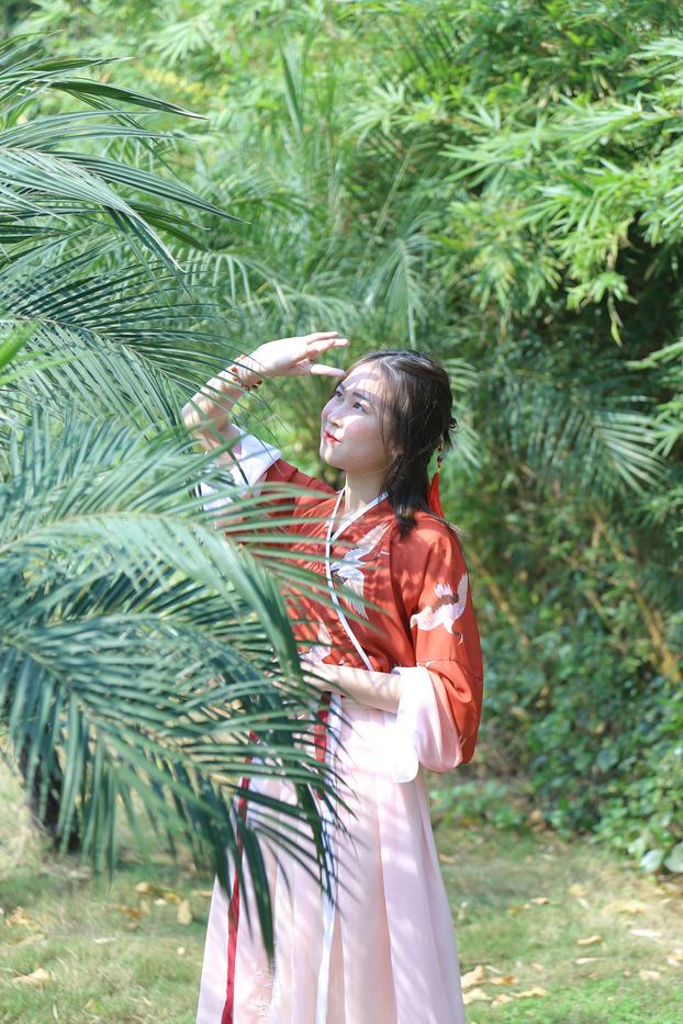 20P Glamorous Asian girl posing in her traditional Chinese outfit in nature