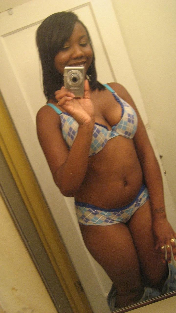 20P Ebony babe Elisha Turner takes some nudes showing her juicy tits & her big ass