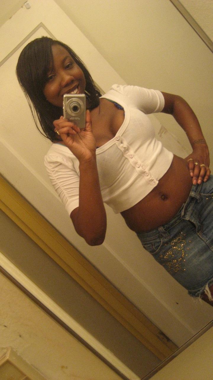 20P Ebony babe Elisha Turner takes some nudes showing her juicy tits & her big ass