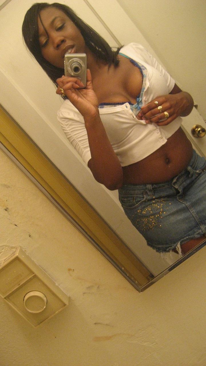 20P Ebony babe Elisha Turner takes some nudes showing her juicy tits & her big ass