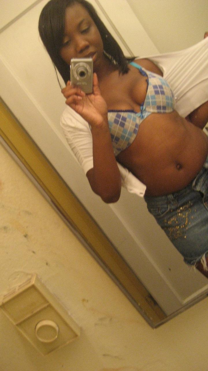 20P Ebony babe Elisha Turner takes some nudes showing her juicy tits & her big ass