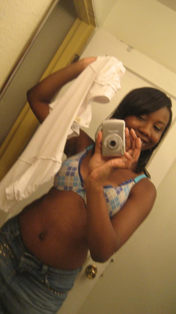20P Ebony babe Elisha Turner takes some nudes showing her juicy tits & her big ass