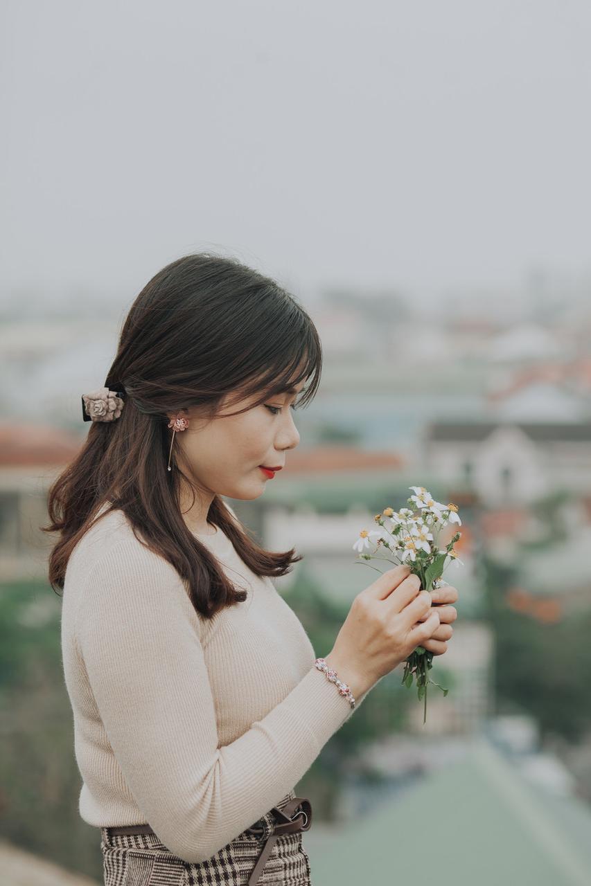 20P Dark-haired Asian sweetheart with red lipstick poses seductively in public
