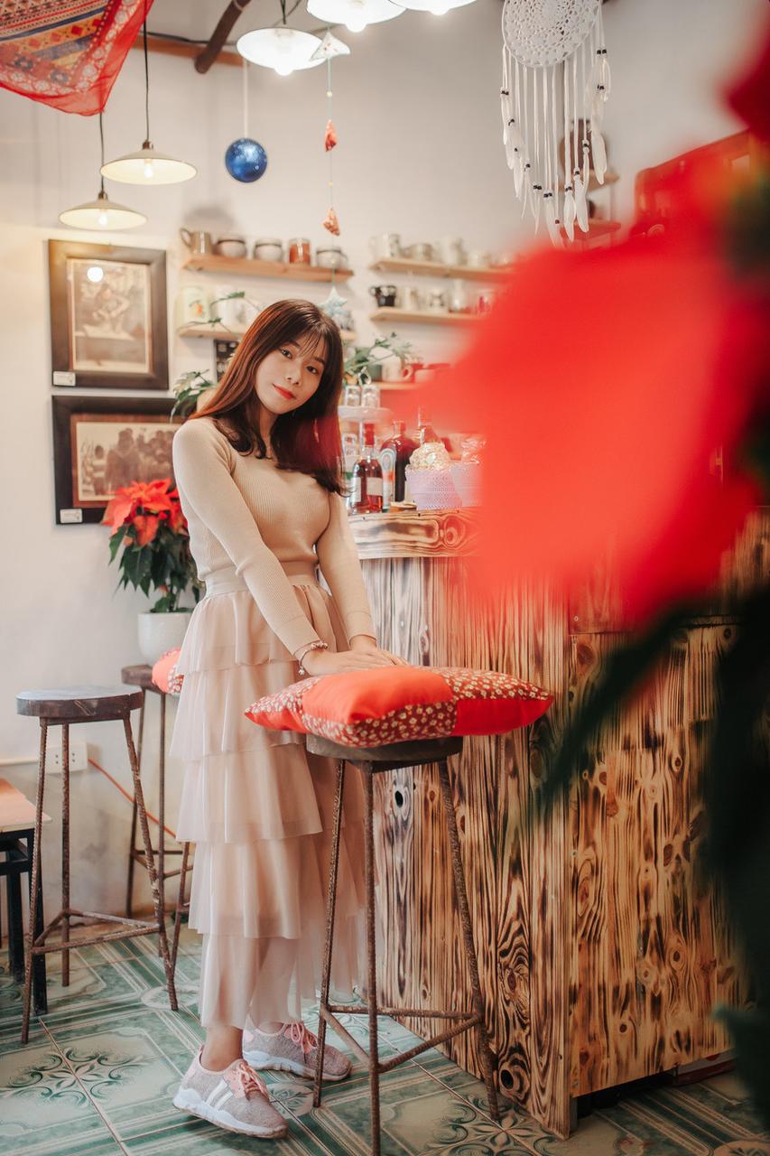 20P Dark-haired Asian sweetheart with red lipstick poses seductively in public