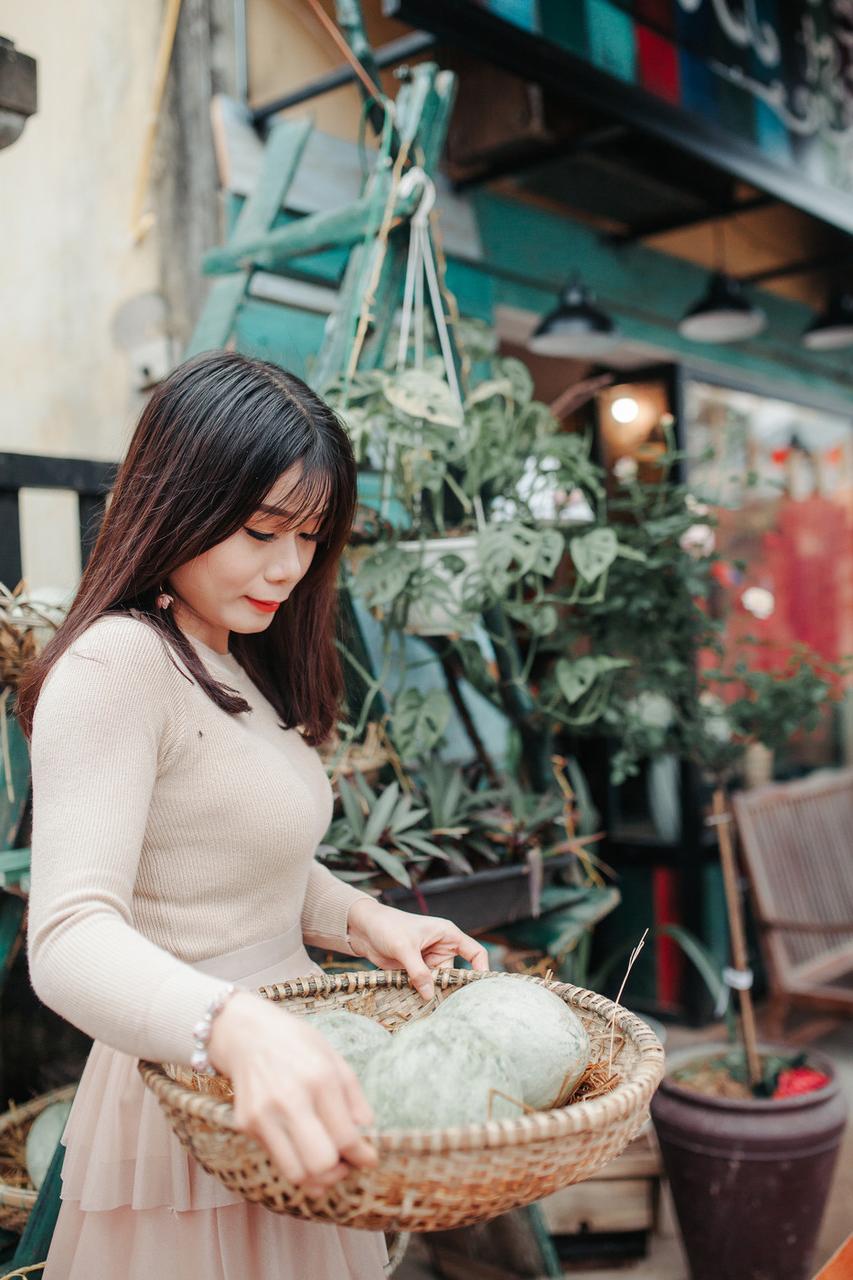 20P Dark-haired Asian sweetheart with red lipstick poses seductively in public