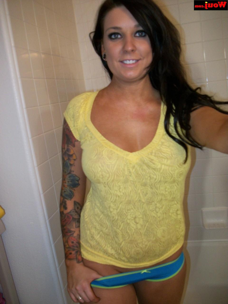 15P Brunette amateur WouJ shows her big booty in panties in the shower