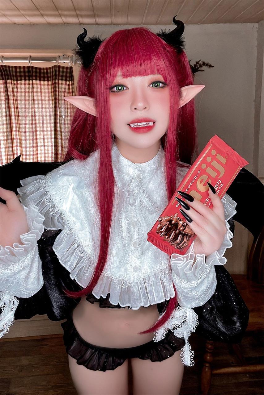 10P Redhead Asian babe with pointy ears Liz poses in a seductive lingerie