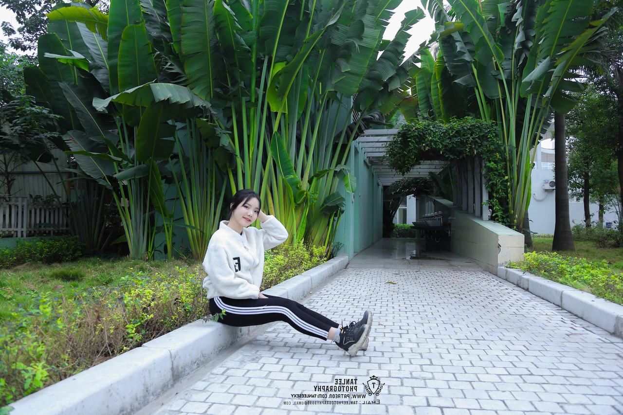 19P Seductive Vietnamese model Jessica Nguyen posing in her cute outfit in public