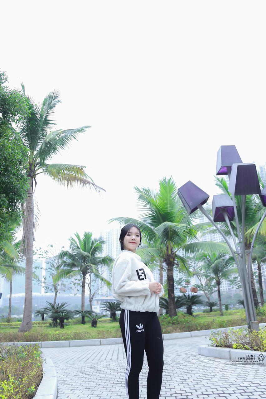 19P Seductive Vietnamese model Jessica Nguyen posing in her cute outfit in public