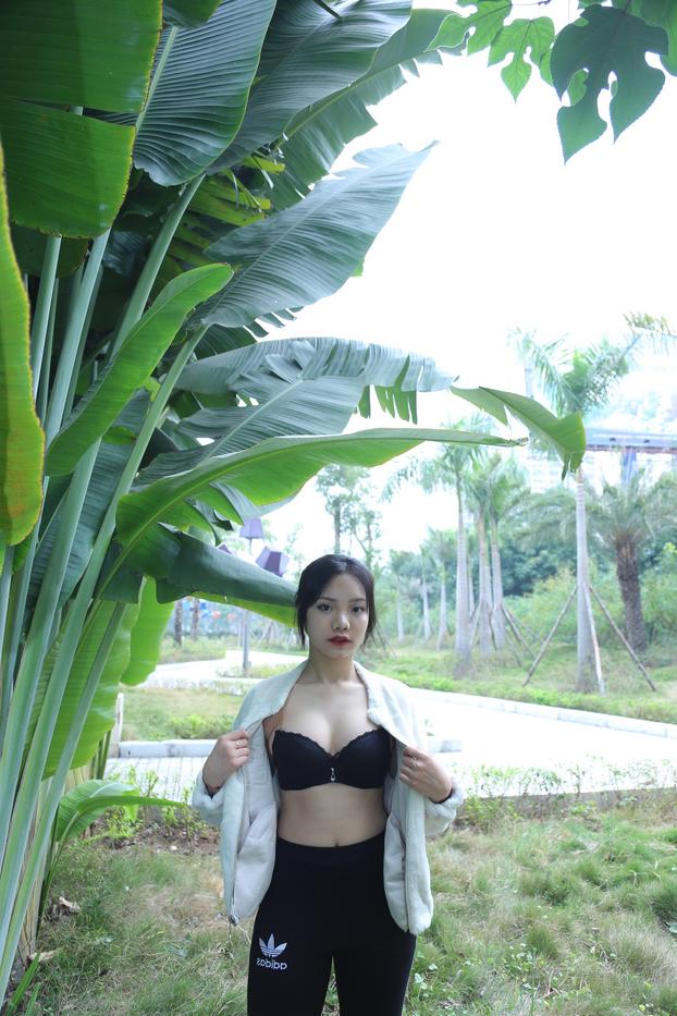 19P Seductive Vietnamese model Jessica Nguyen posing in her cute outfit in public