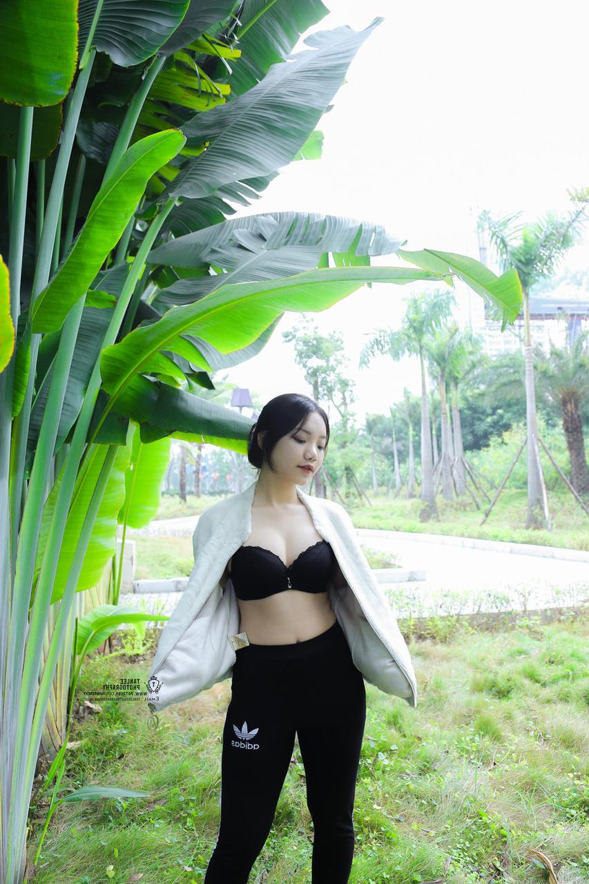 19P Seductive Vietnamese model Jessica Nguyen posing in her cute outfit in public