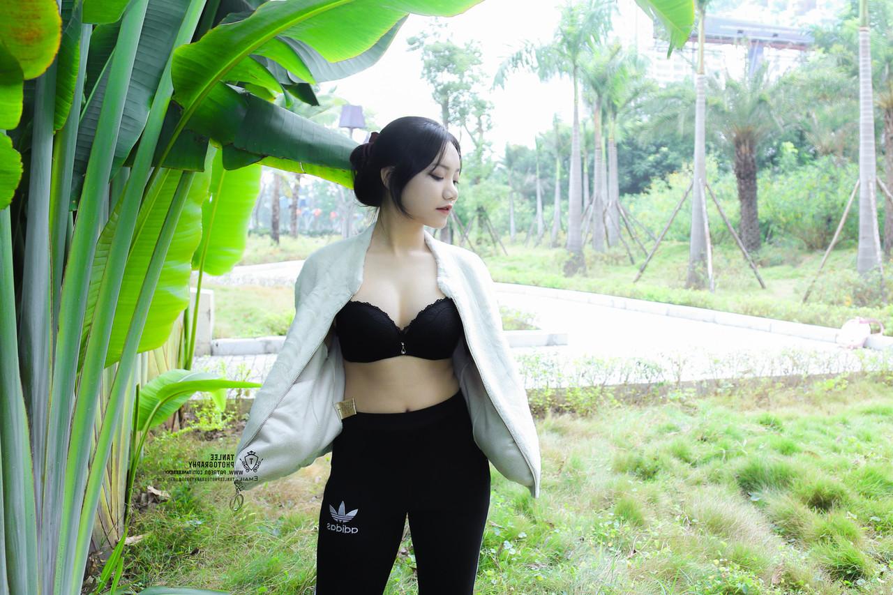 19P Seductive Vietnamese model Jessica Nguyen posing in her cute outfit in public